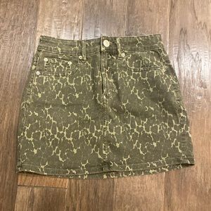 American Eagle Olive Green Camouflage Mini Skirt Size 2